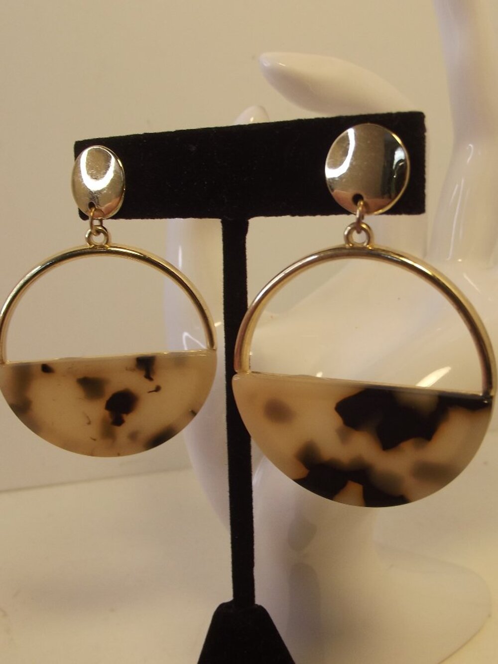C&C California Tortoise Resin Gold Tone Earrings Pierced Ears